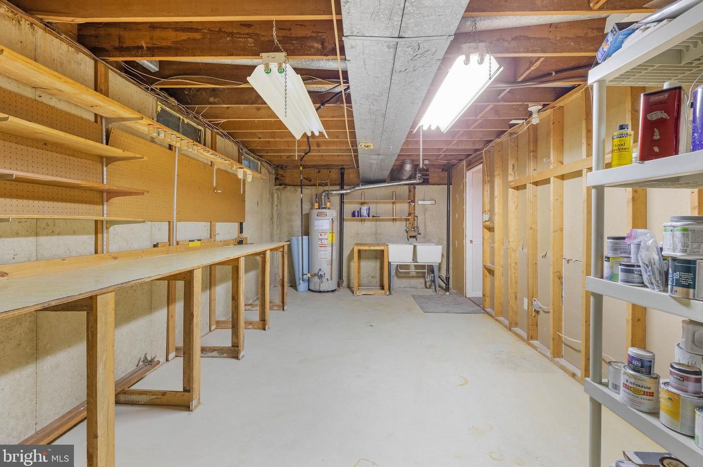 8609 Etta Dr, Springfield VA 22152-2706 exterior