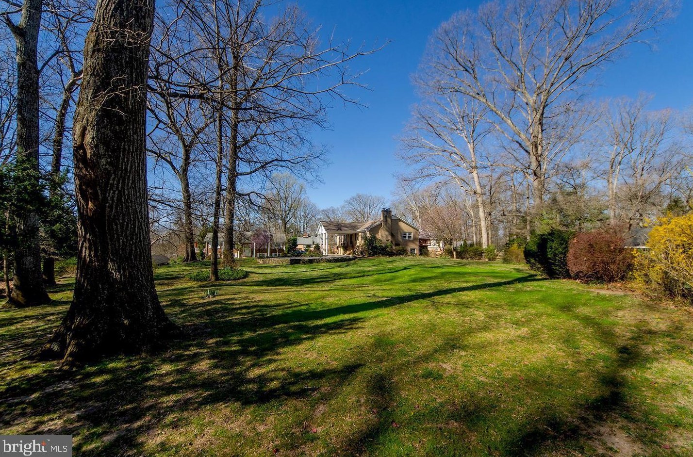 2429 Hunter Mill Rd, Vienna VA  22181-3009 exterior