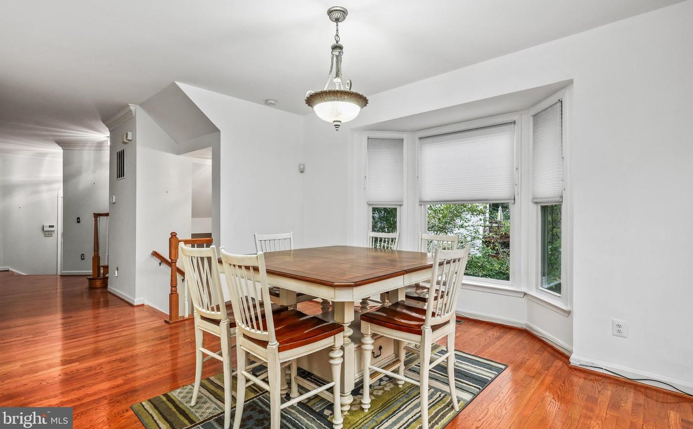 6329 Franconia Commons Dr, Alexandria VA 22310-2568 exterior