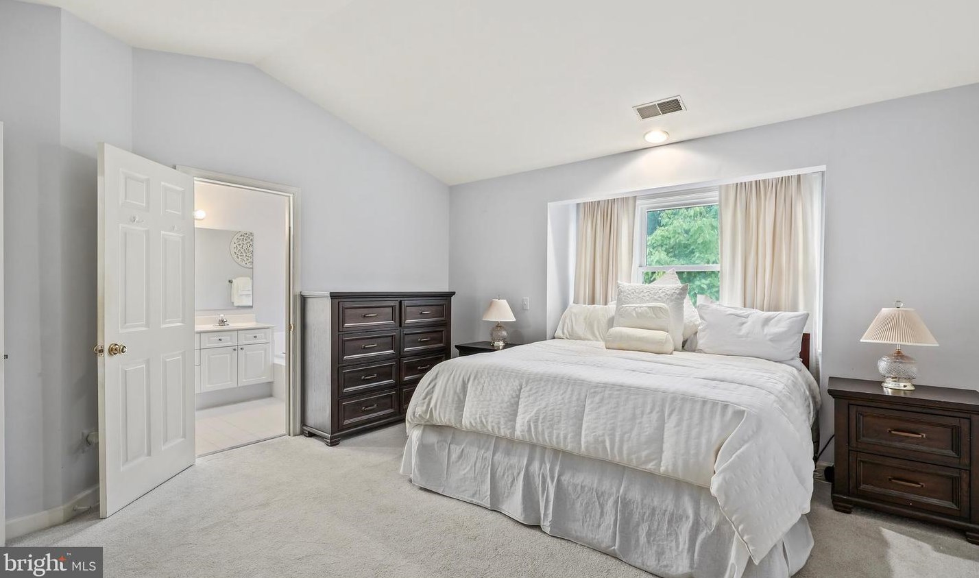 6329 Franconia Commons Dr, Alexandria VA 22310-2568 exterior