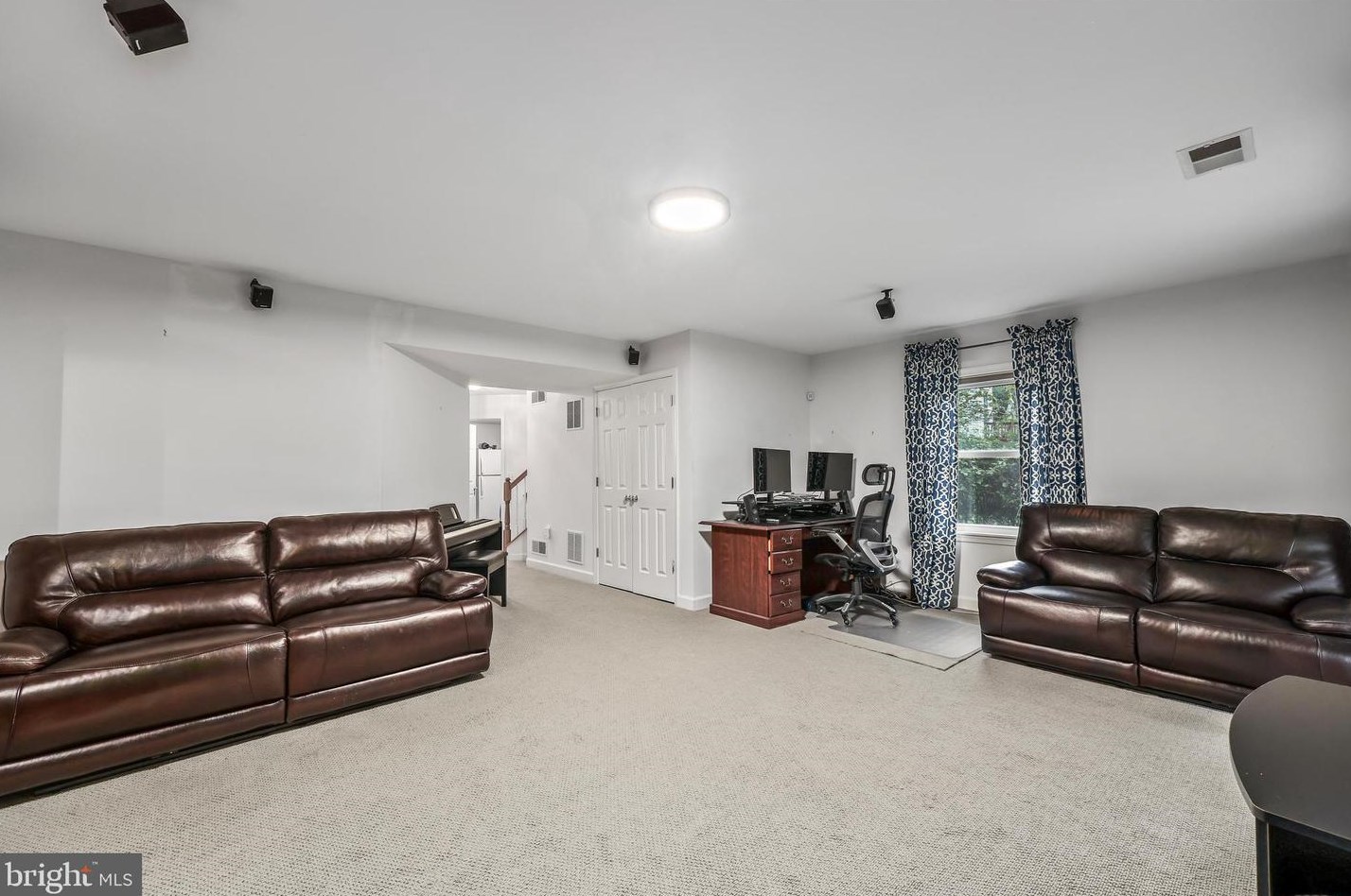 6329 Franconia Commons Dr, Alexandria VA 22310-2568 exterior