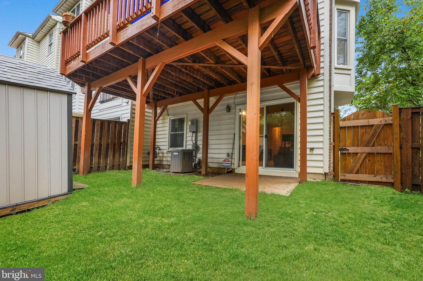 6329 Franconia Commons Dr, Alexandria VA 22310-2568 exterior