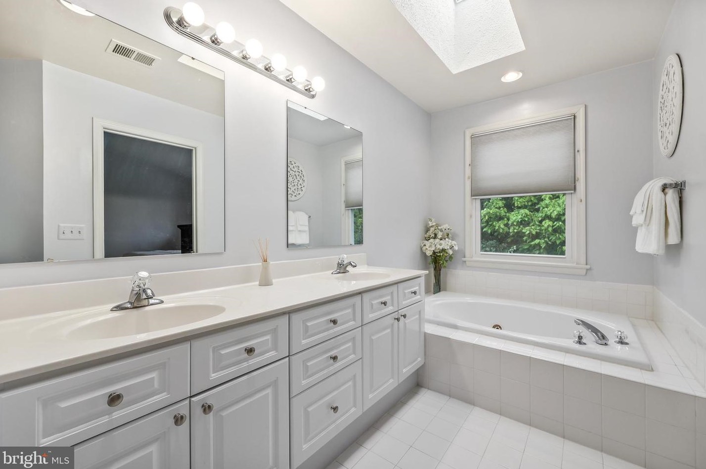 6329 Franconia Commons Dr, Alexandria VA 22310-2568 exterior