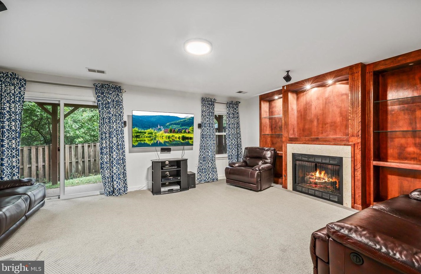 6329 Franconia Commons Dr, Alexandria VA 22310-2568 exterior