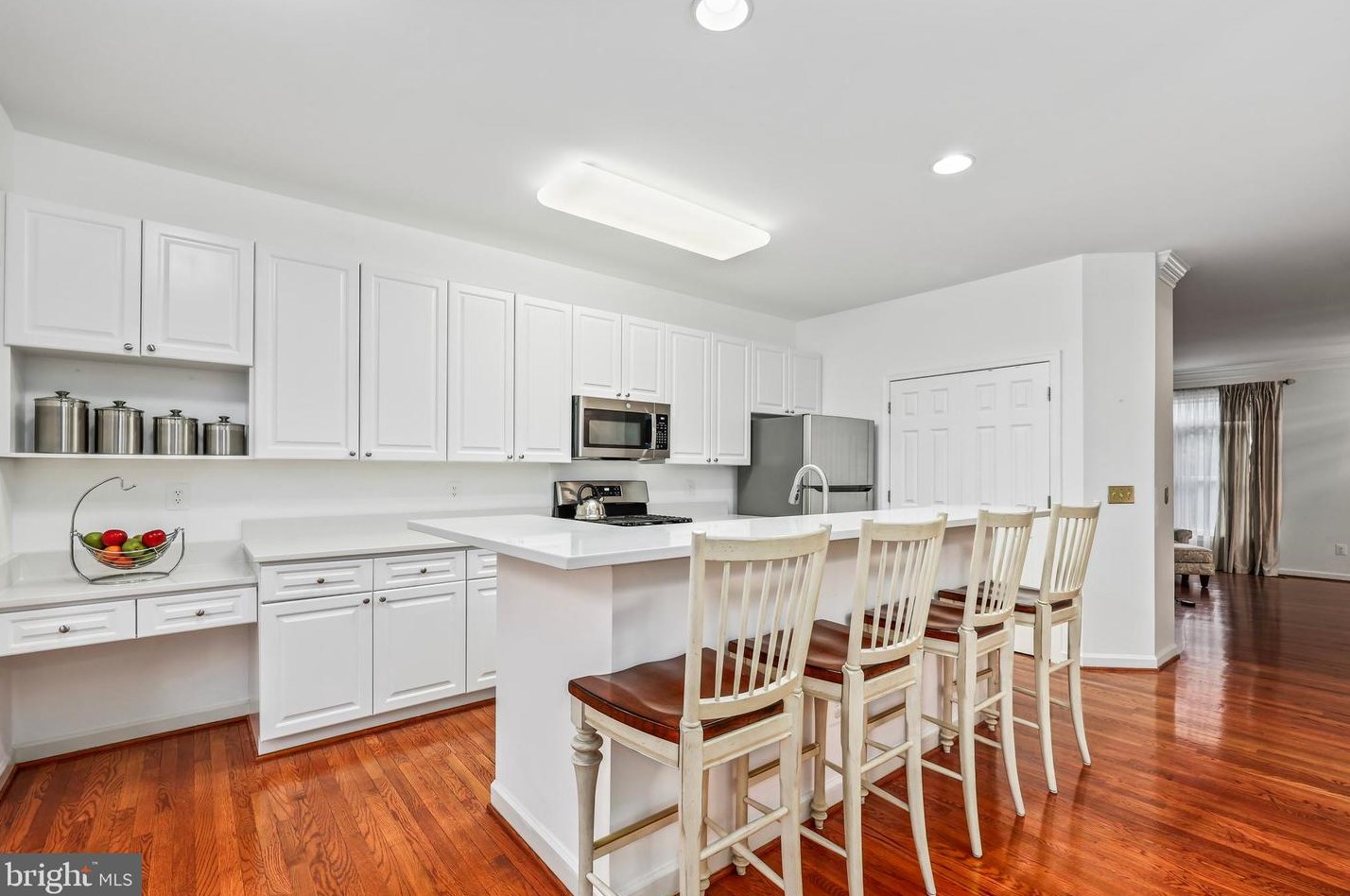 6329 Franconia Commons Dr, Alexandria VA 22310-2568 exterior