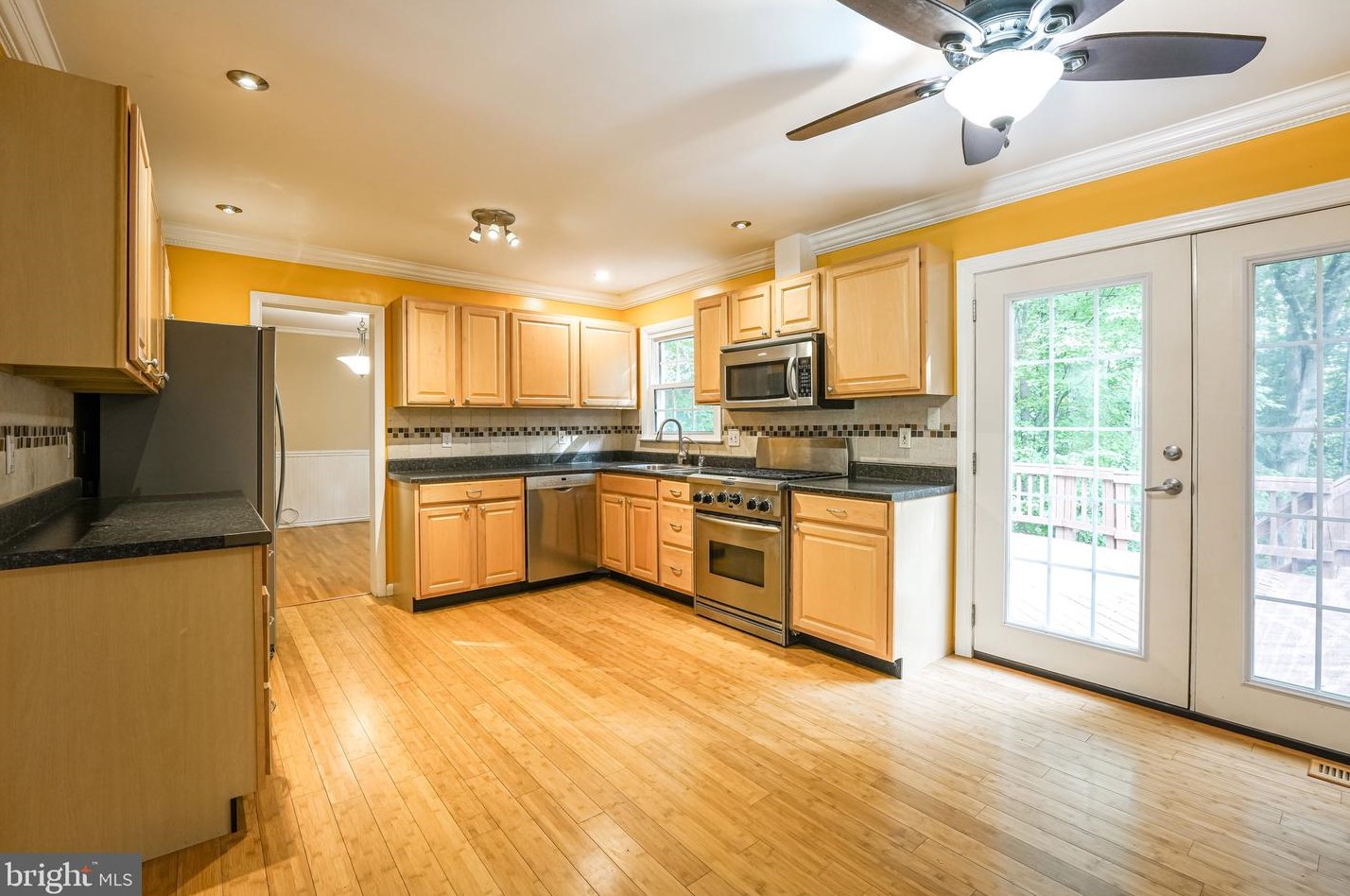7212 Hadlow Dr, Springfield VA  22152-3528 exterior