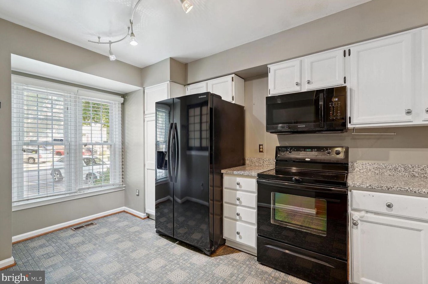 8478 Springfield Oaks Dr, Springfield VA  22153-3568 exterior