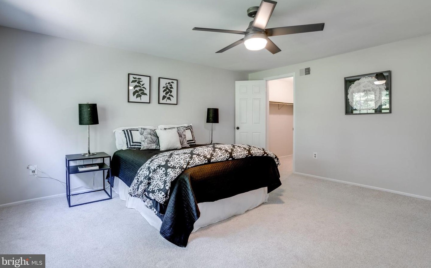 5707 Oak Leather Dr, Springfield VA  22015-2315 exterior