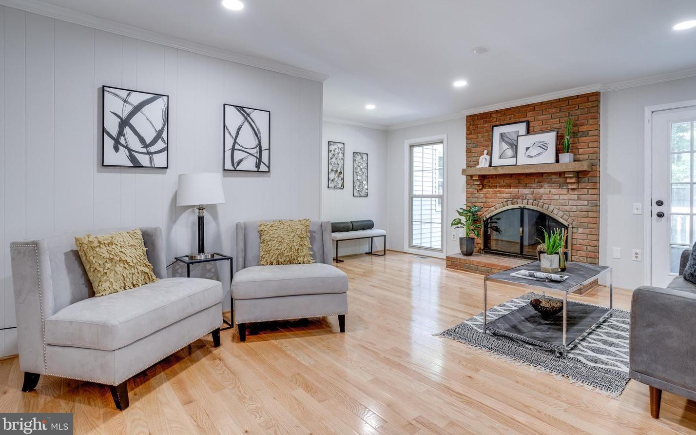 5707 Oak Leather Dr, Springfield VA  22015-2315 exterior