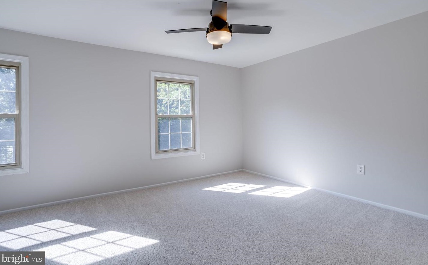 5707 Oak Leather Dr, Springfield VA  22015-2315 exterior