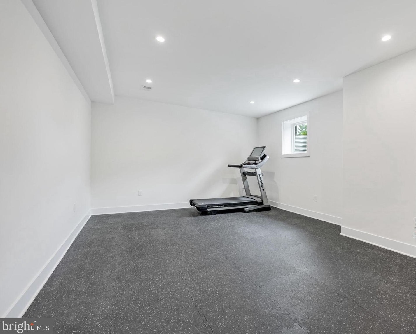 828 Constellation Dr, Great Falls VA  22066-2501 exterior