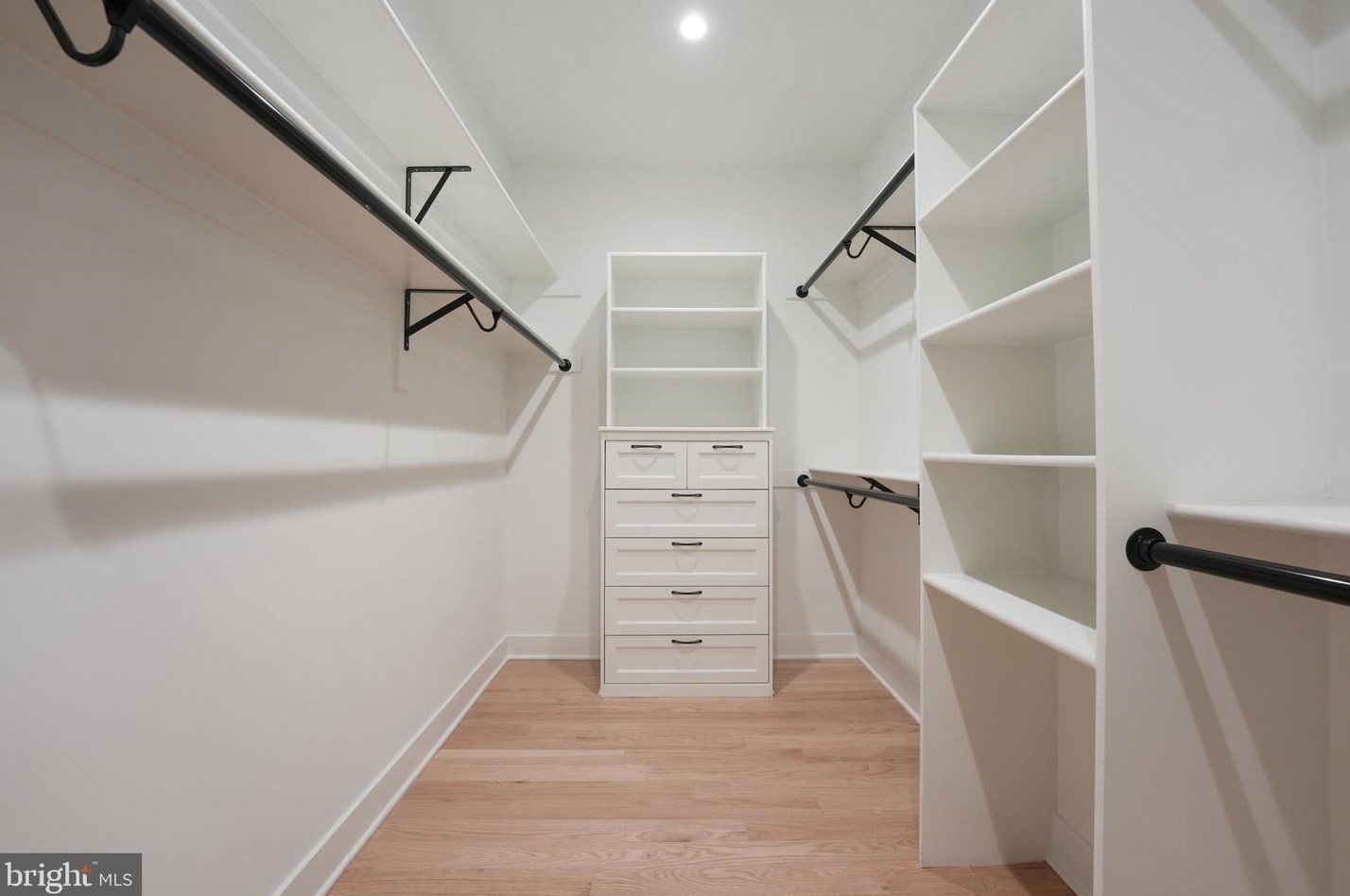 828 Constellation Dr, Great Falls VA  22066-2501 exterior