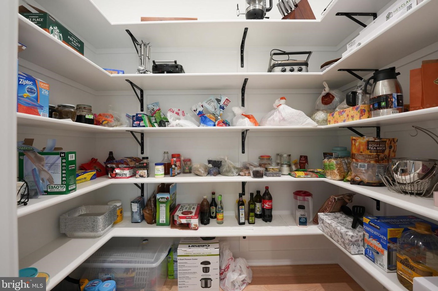 828 Constellation Dr, Great Falls VA  22066-2501 exterior