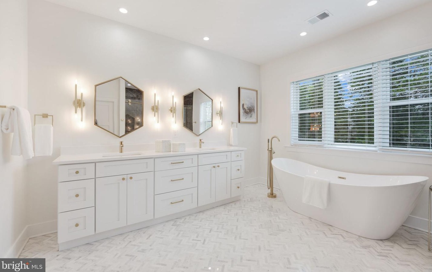 828 Constellation Dr, Great Falls VA  22066-2501 exterior