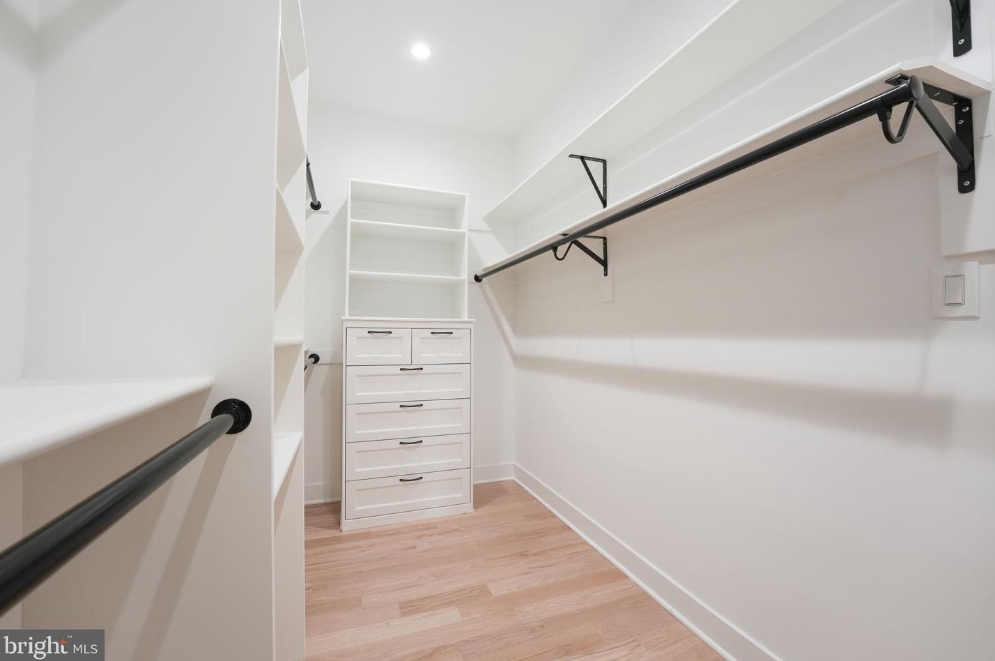 828 Constellation Dr, Great Falls VA  22066-2501 exterior