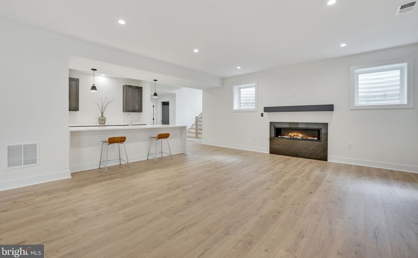 828 Constellation Dr, Great Falls VA  22066-2501 exterior