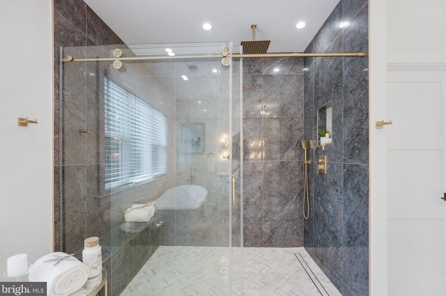 828 Constellation Dr, Great Falls VA  22066-2501 exterior