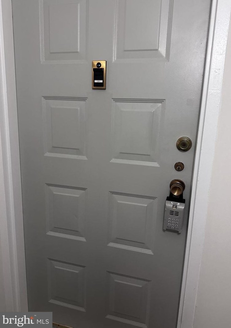 6800 Fleetwood Rd, Mc Lean VA  22101-3604 exterior