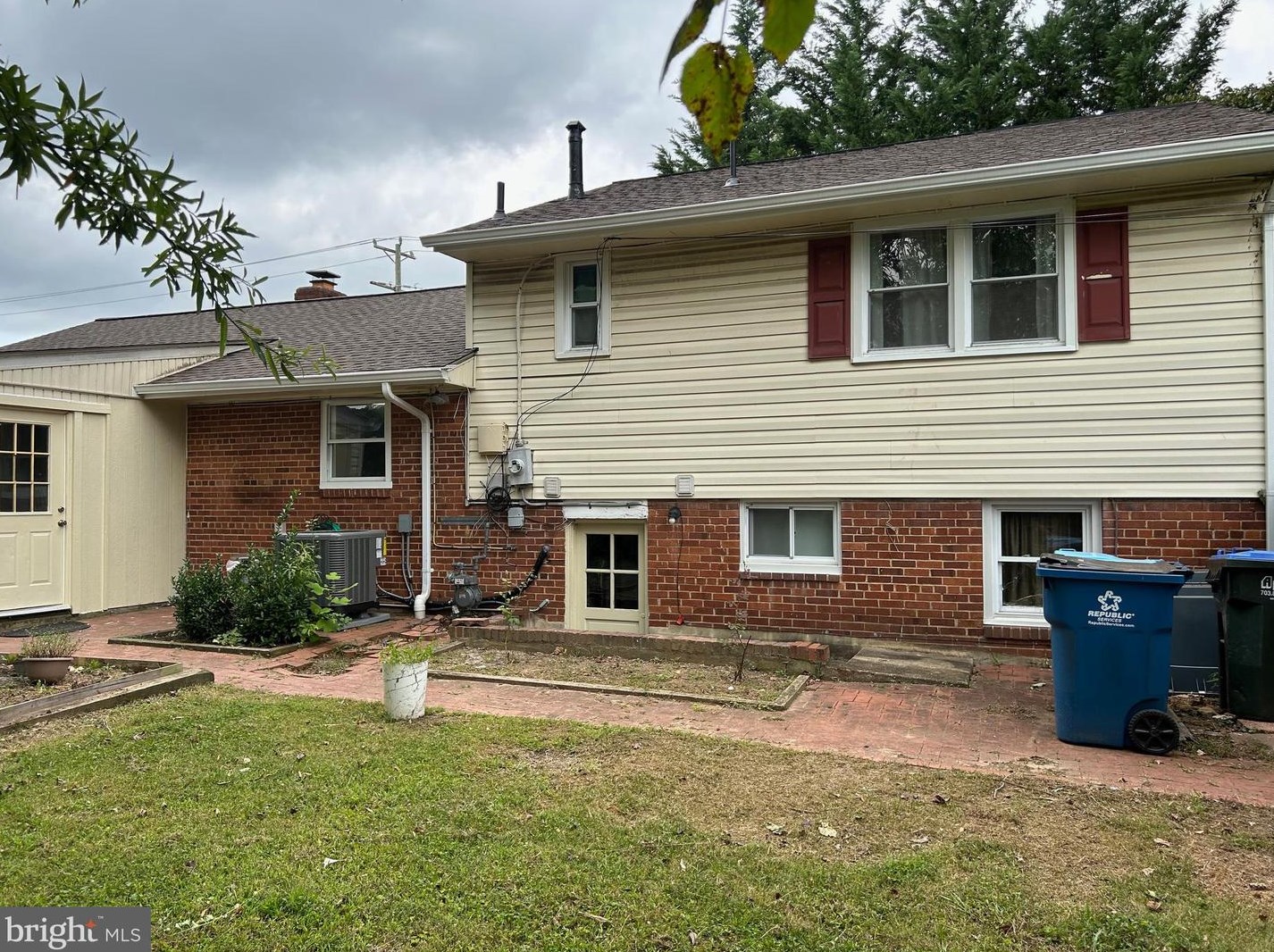 5202 Heming Ave, Springfield VA  22151-2935 exterior