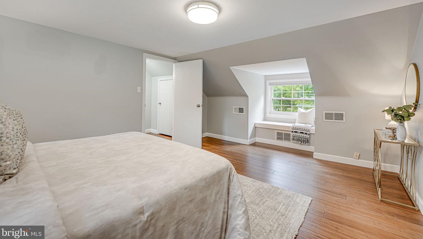 10315 Blake Ln, Vienna VA 22124-2632 exterior