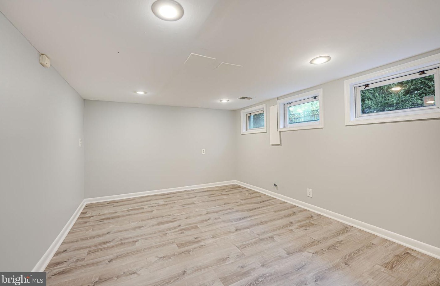 10315 Blake Ln, Vienna VA 22124-2632 exterior