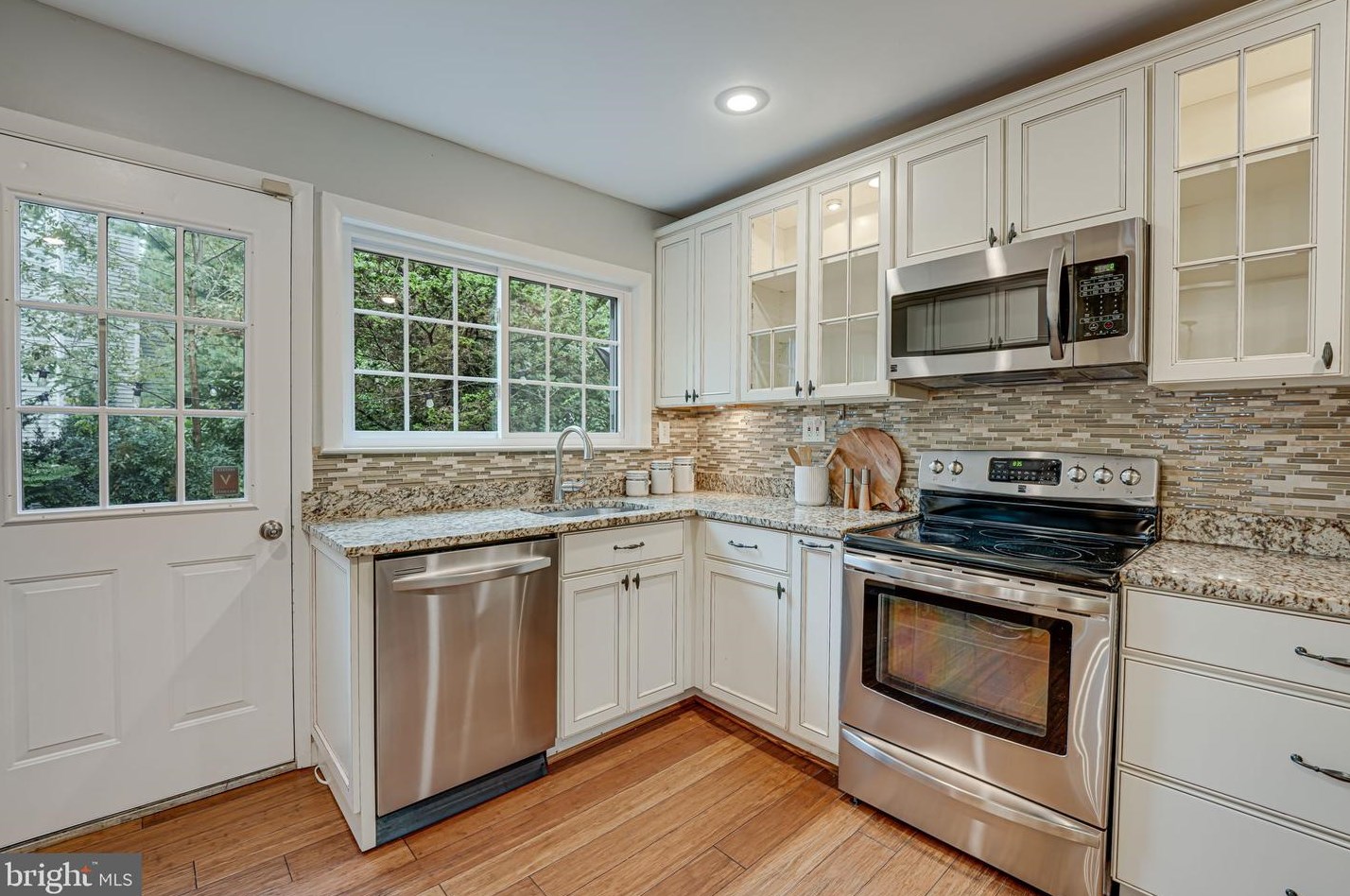 10315 Blake Ln, Vienna VA 22124-2632 exterior