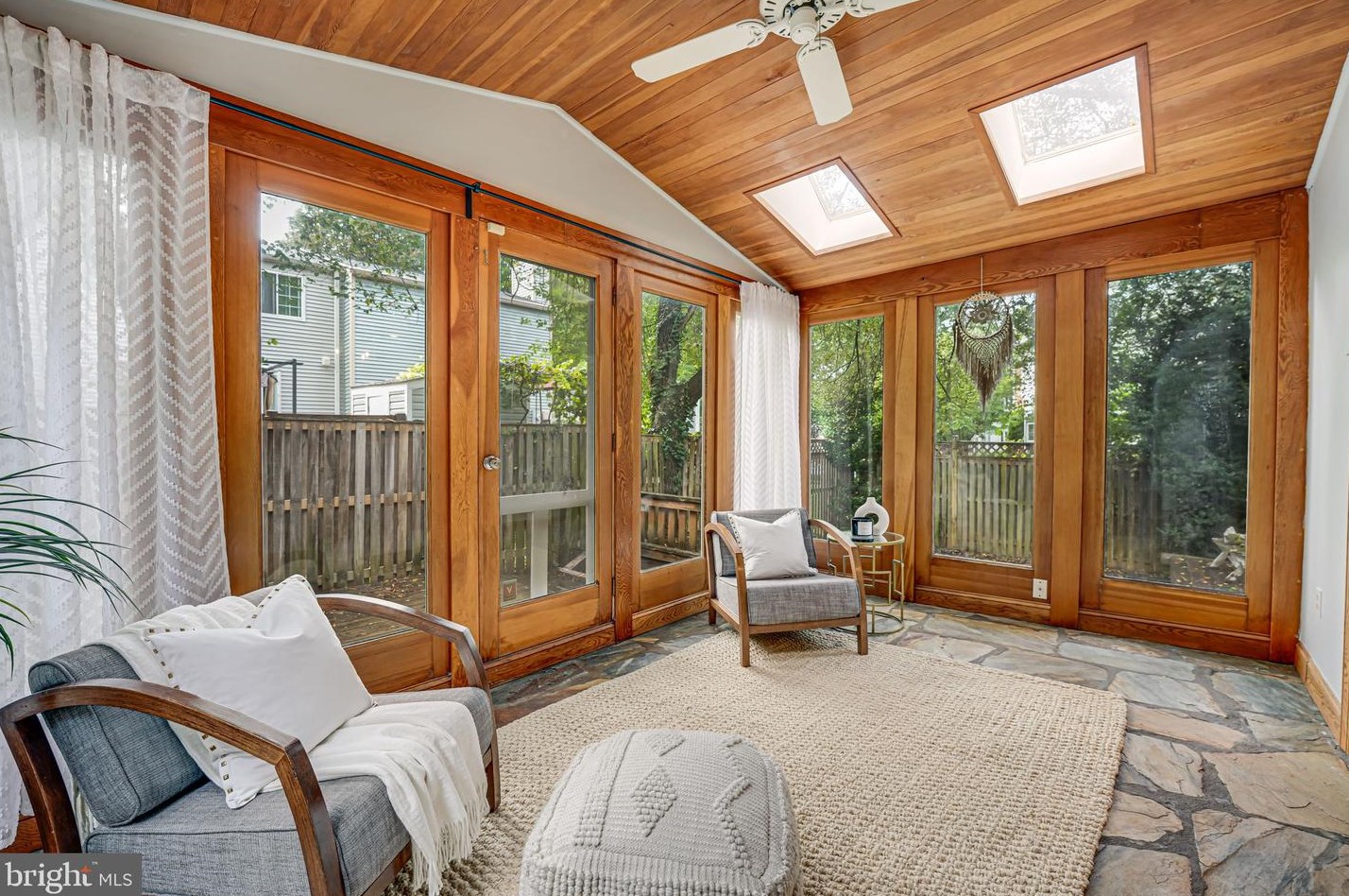 10315 Blake Ln, Vienna VA 22124-2632 exterior