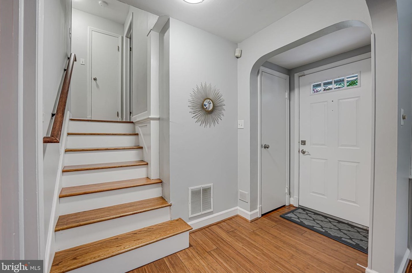 10315 Blake Ln, Vienna VA 22124-2632 exterior