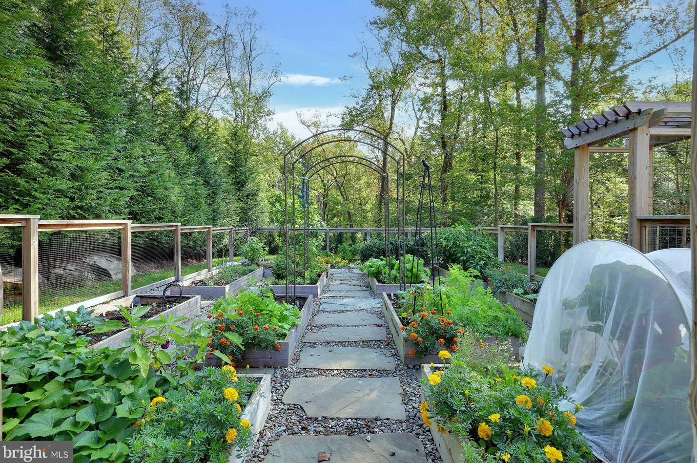 1418 Kirby Rd, Mc Lean VA 22101-3201 exterior