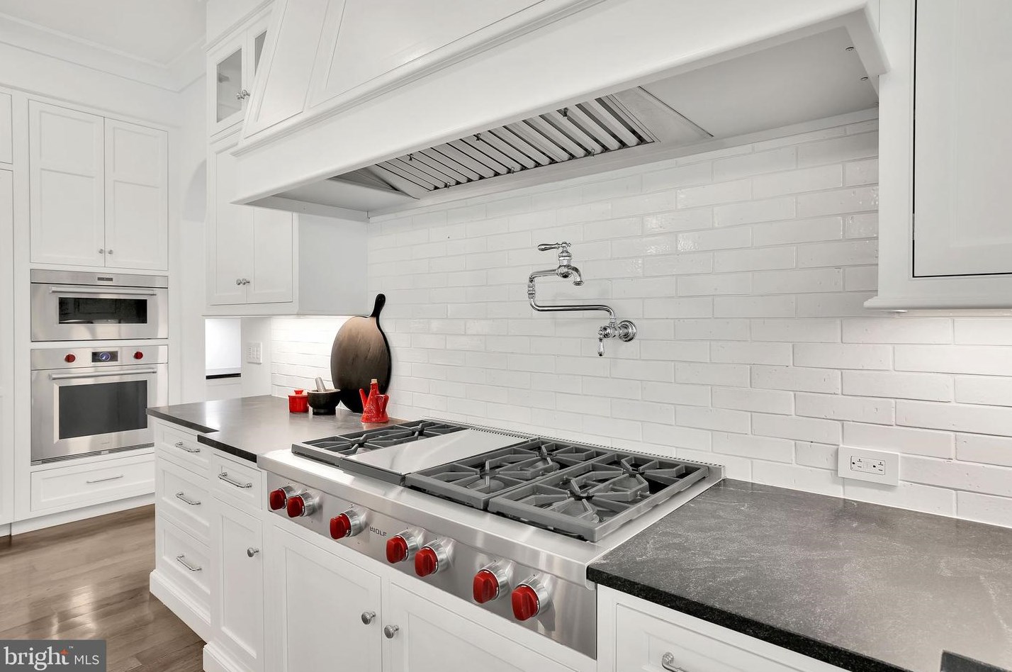 1418 Kirby Rd, Mc Lean VA 22101-3201 exterior