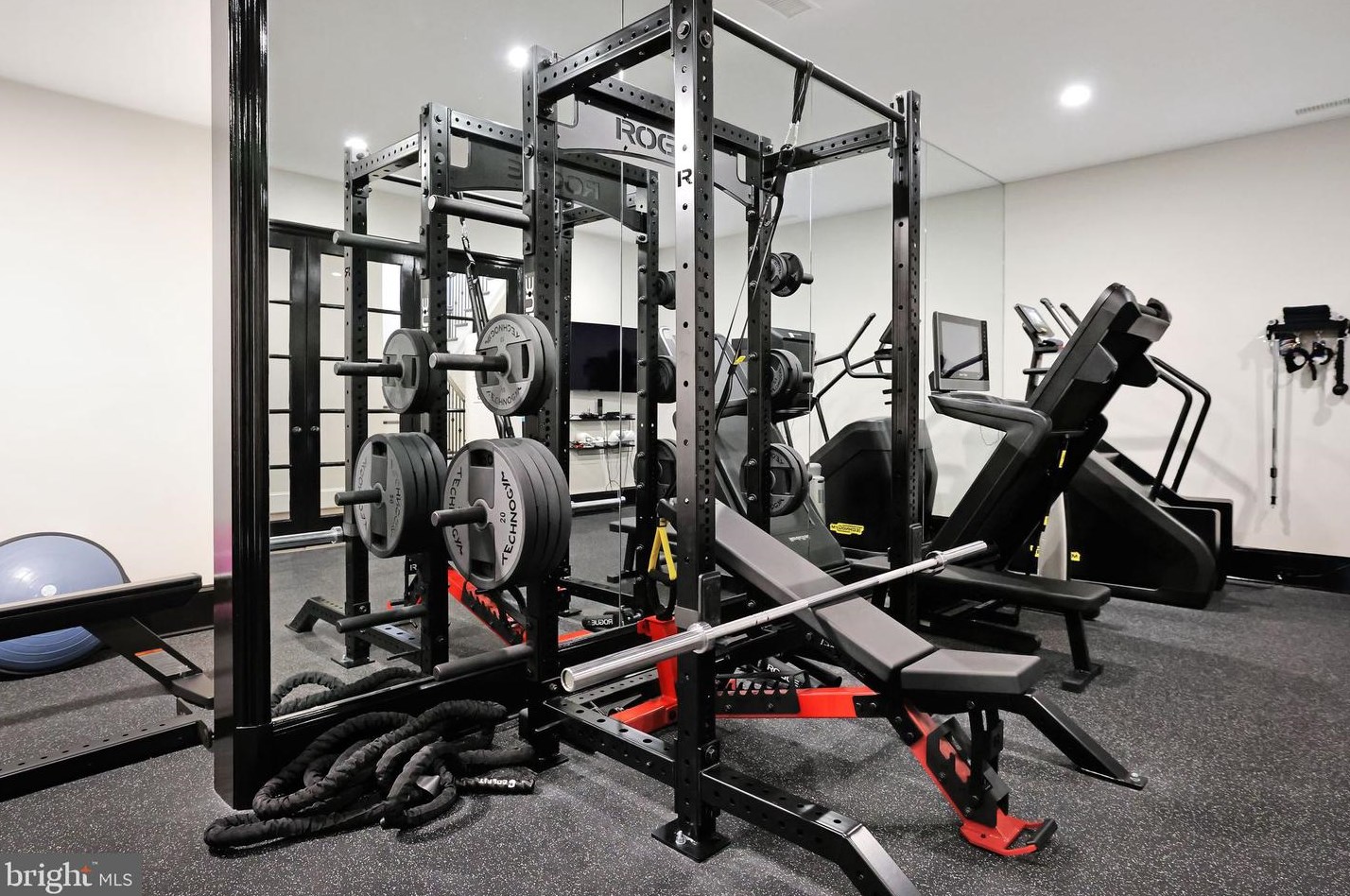 1418 Kirby Rd, Mc Lean VA 22101-3201 exterior