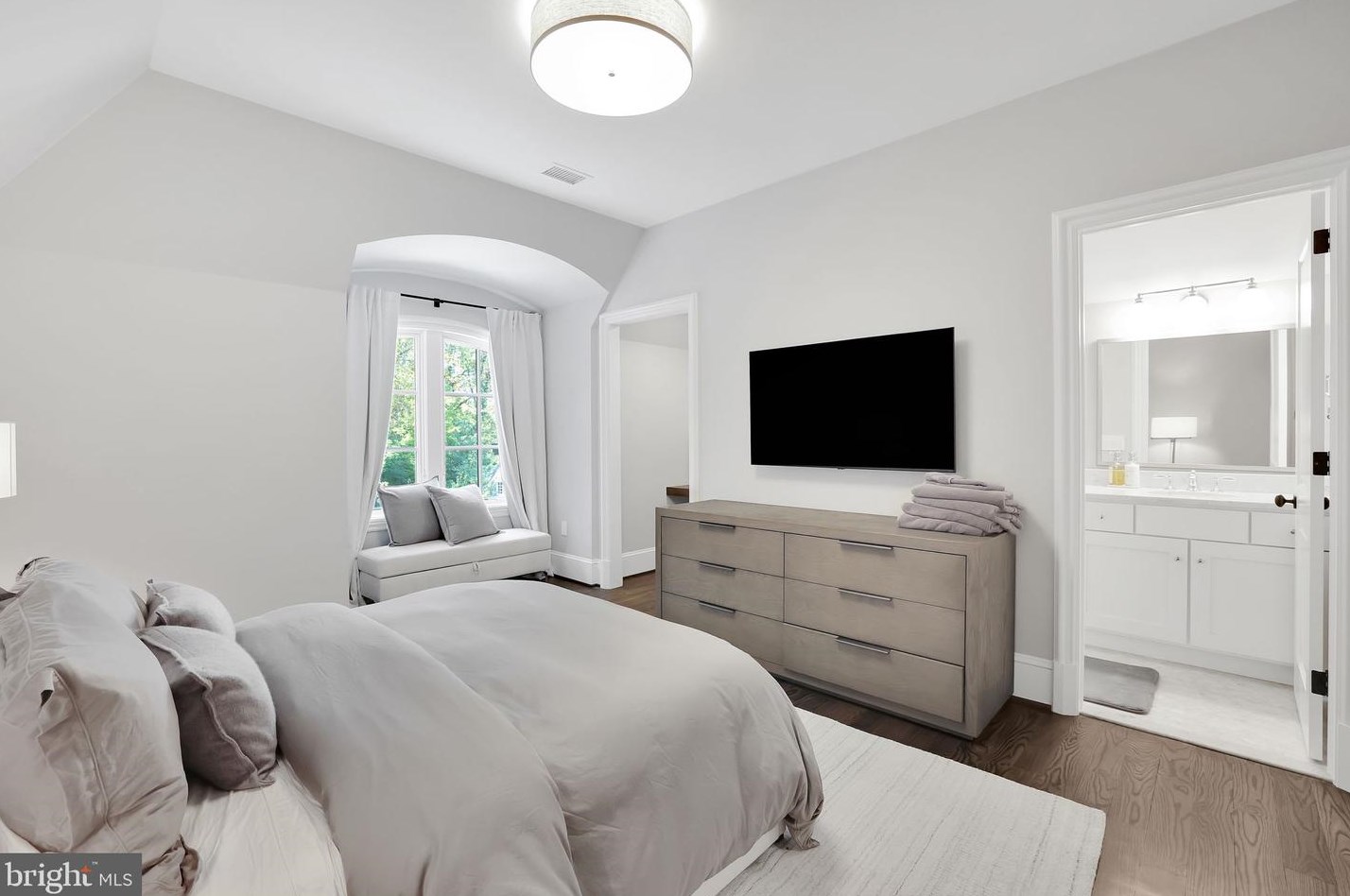 1418 Kirby Rd, Mc Lean VA 22101-3201 exterior