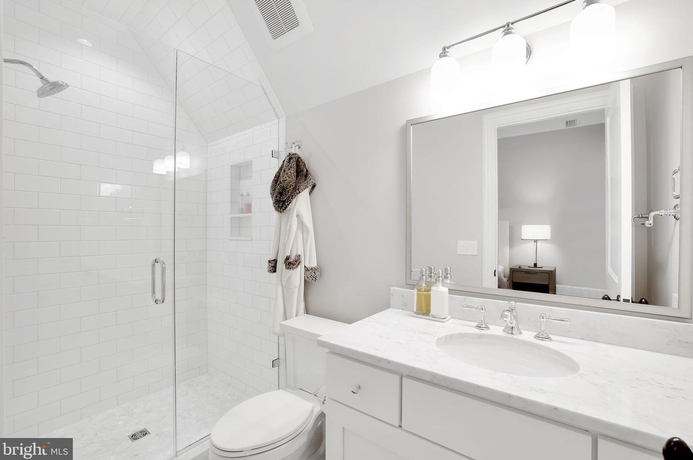 1418 Kirby Rd, Mc Lean VA 22101-3201 exterior