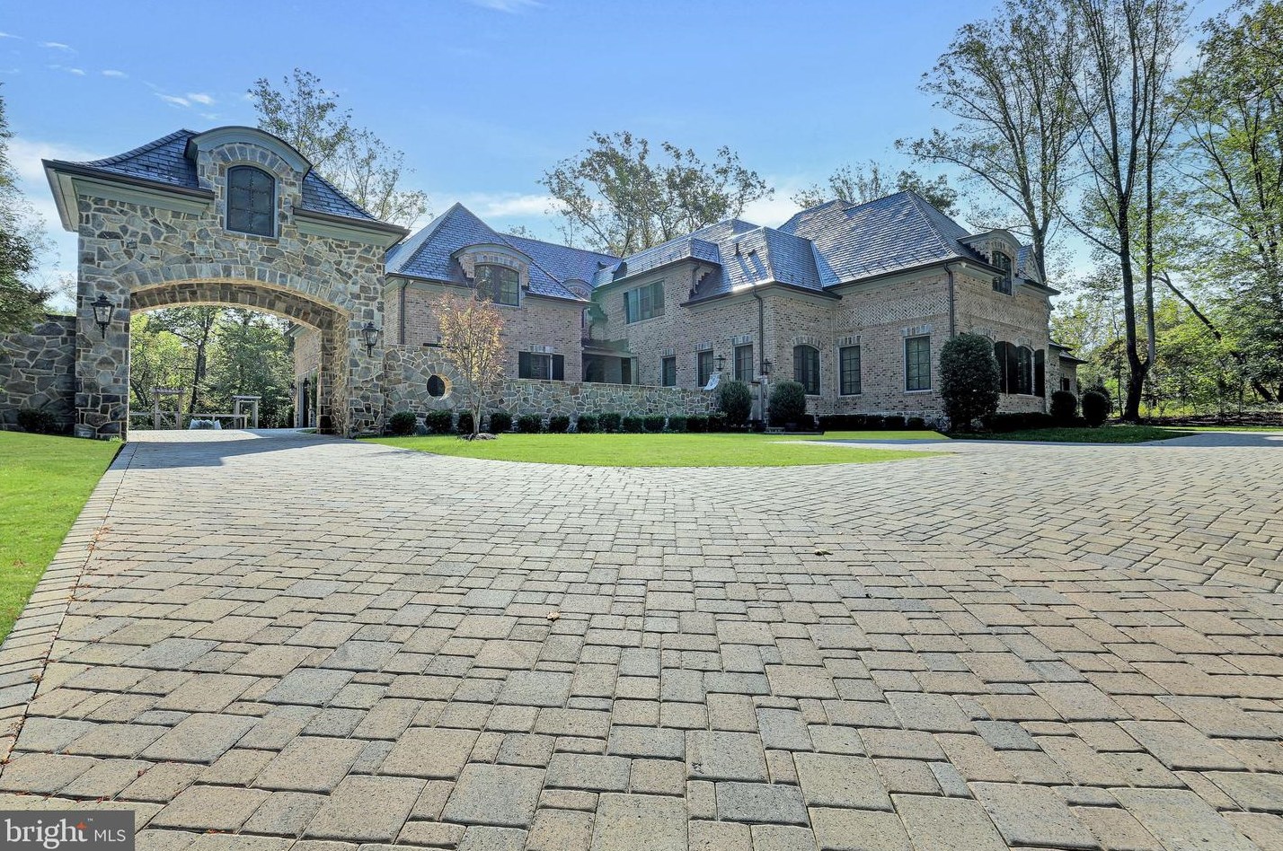 1418 Kirby Rd, Mc Lean VA 22101-3201 exterior