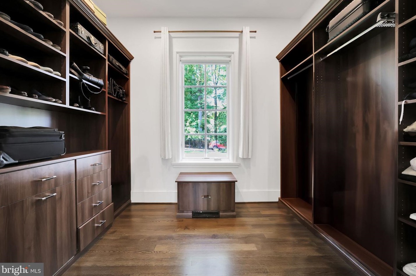 1418 Kirby Rd, Mc Lean VA 22101-3201 exterior