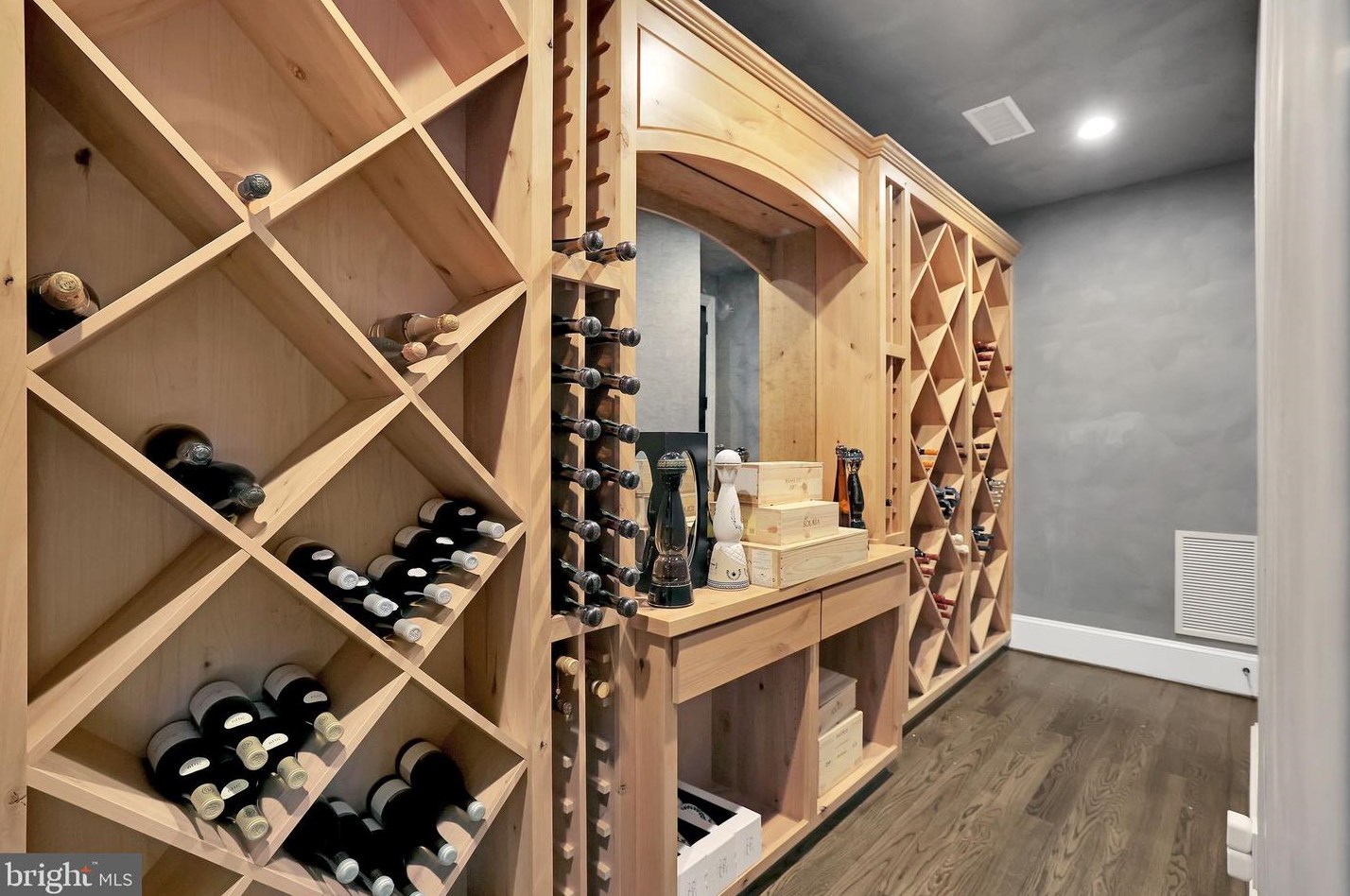 1418 Kirby Rd, Mc Lean VA 22101-3201 exterior