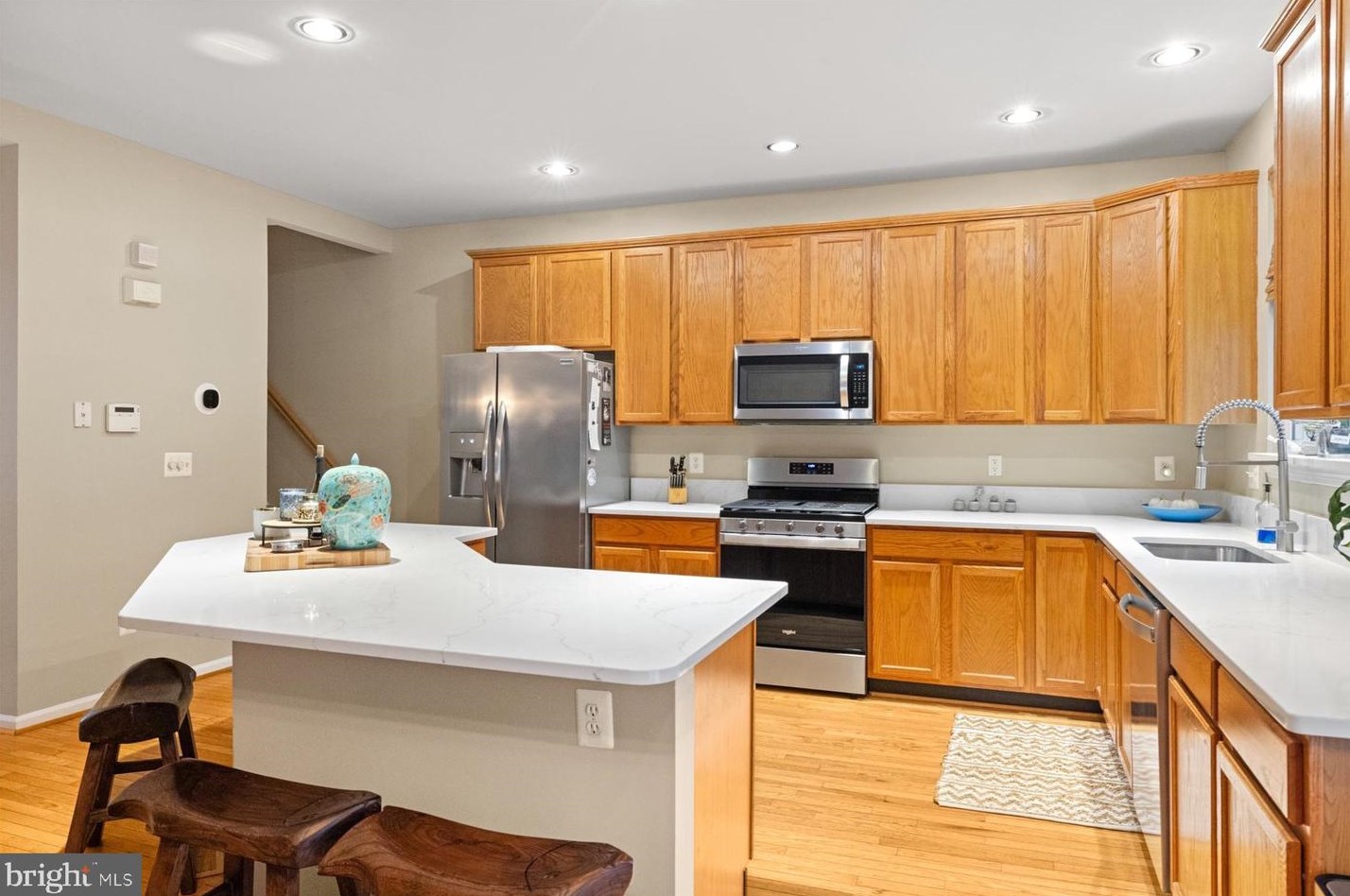 5146 Ballycastle Cir, Alexandria VA 22315-5546 exterior