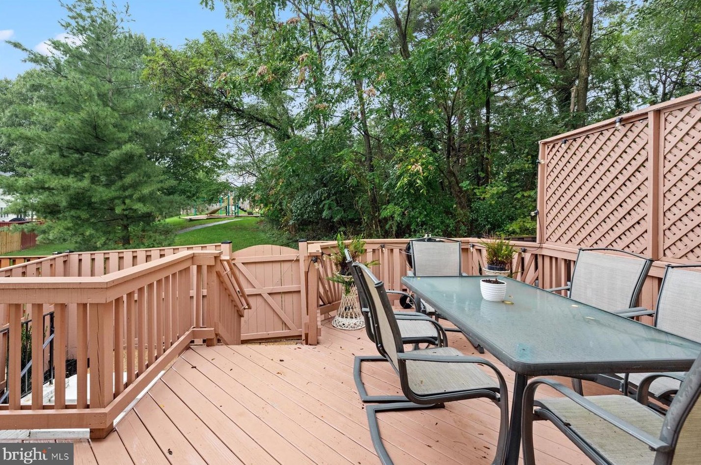 5146 Ballycastle Cir, Alexandria VA 22315-5546 exterior