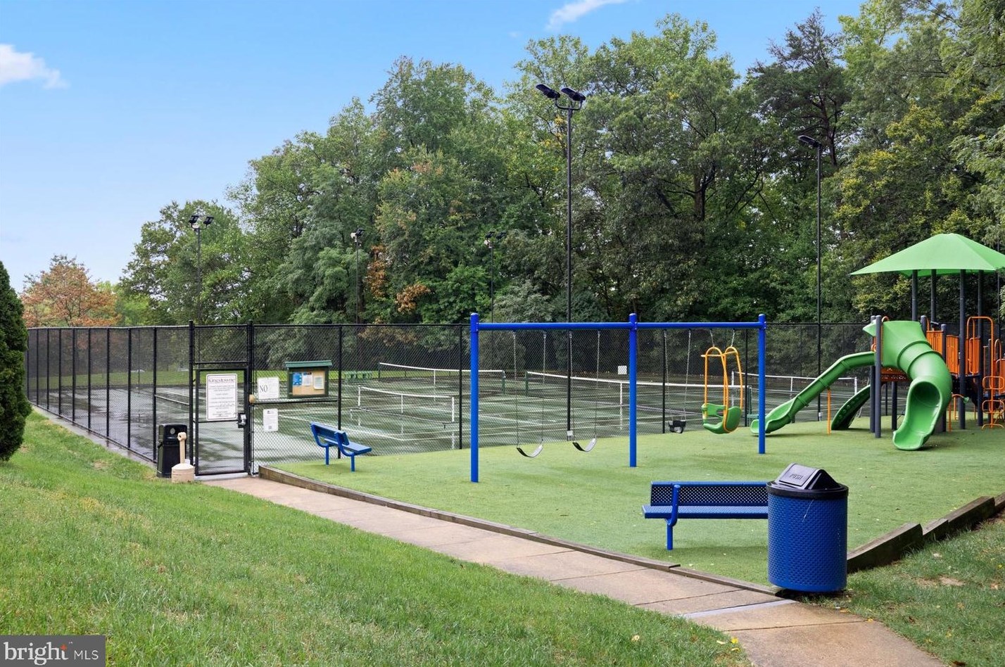 5146 Ballycastle Cir, Alexandria VA 22315-5546 exterior