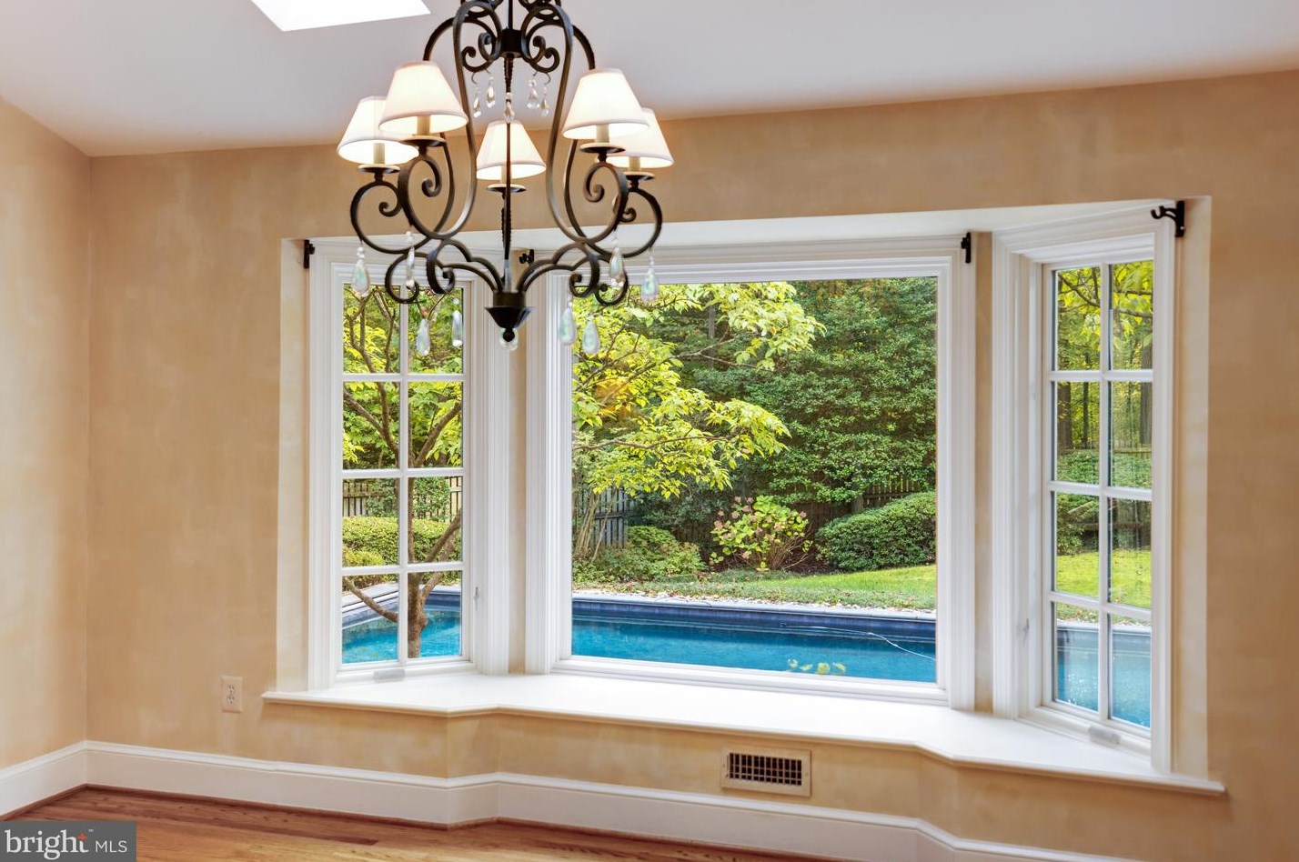 8001 Greenwich Wood Dr, Mc Lean VA 22102-1332 exterior