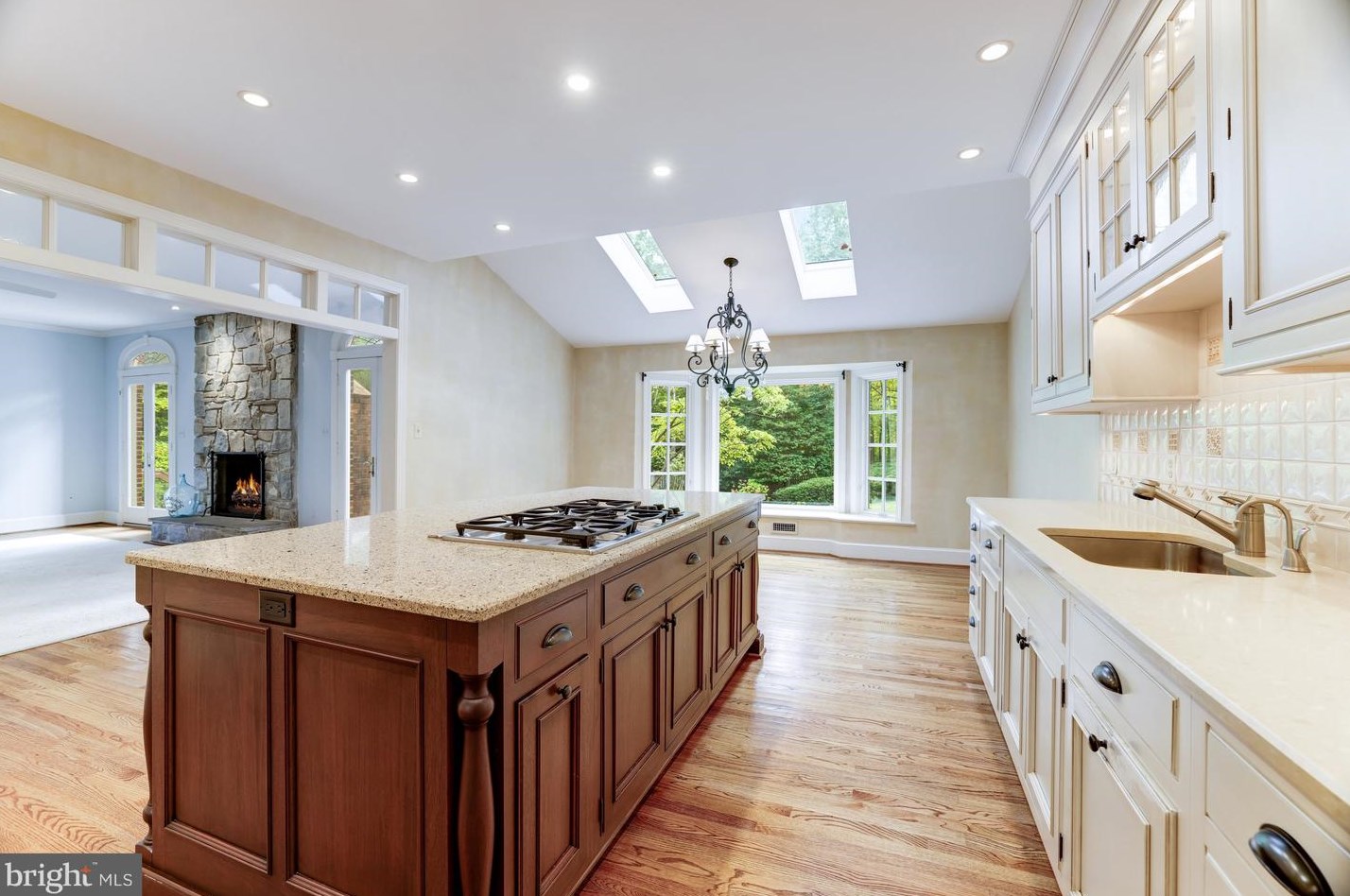 8001 Greenwich Wood Dr, Mc Lean VA 22102-1332 exterior