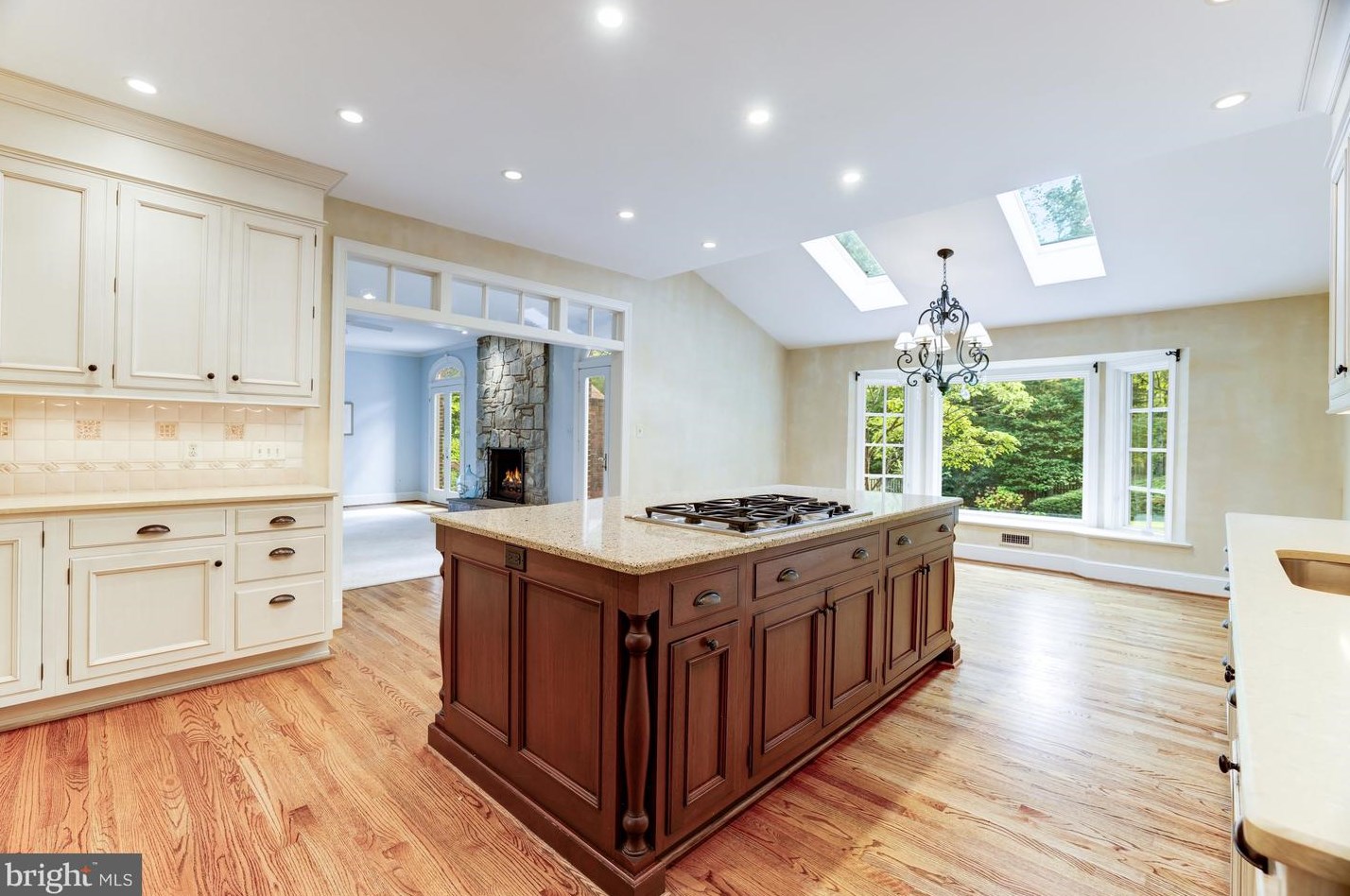 8001 Greenwich Wood Dr, Mc Lean VA 22102-1332 exterior