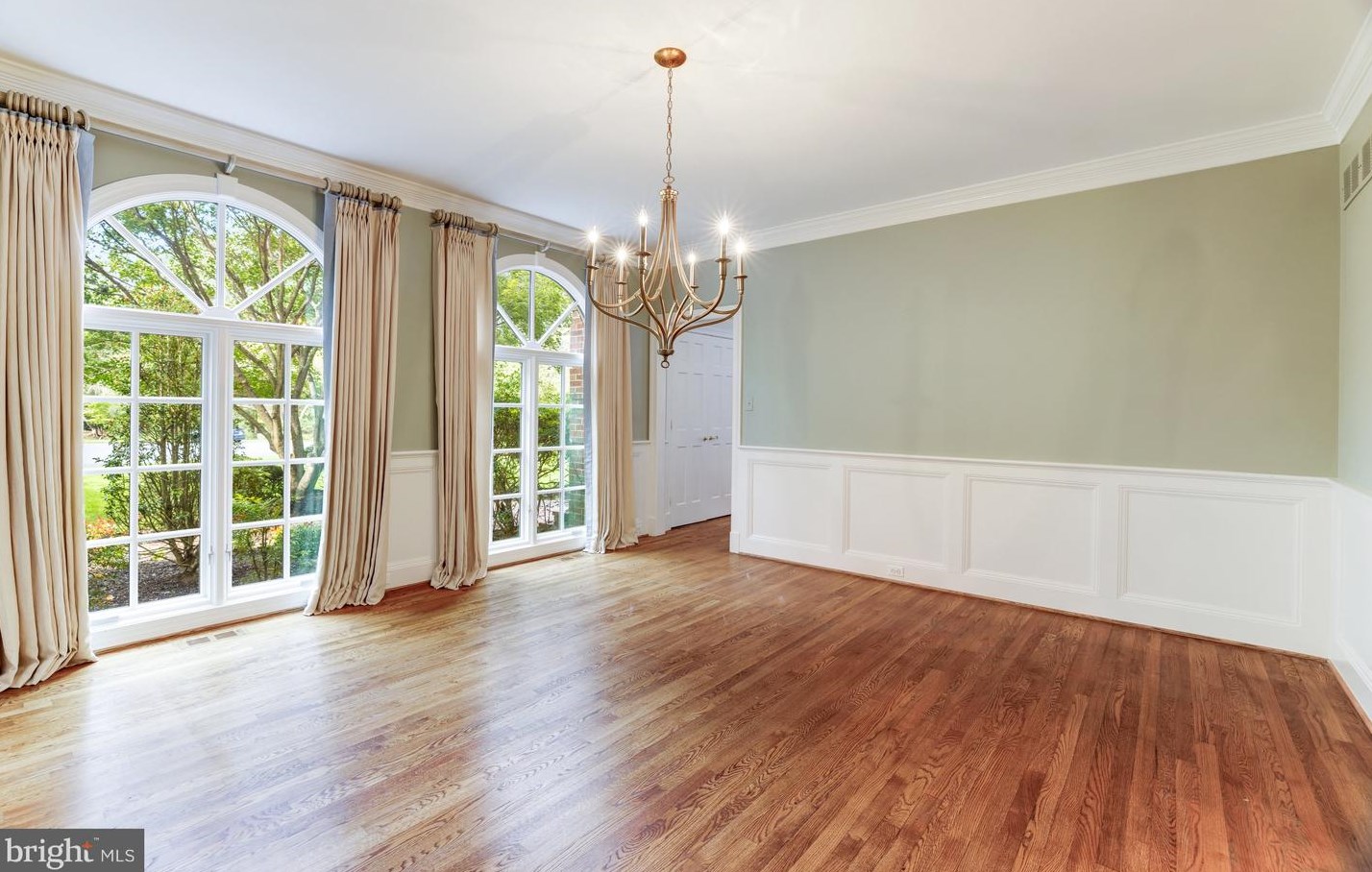 8001 Greenwich Wood Dr, Mc Lean VA 22102-1332 exterior