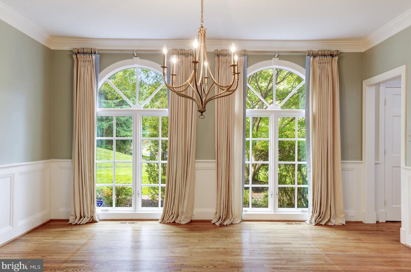 8001 Greenwich Wood Dr, Mc Lean VA 22102-1332 exterior