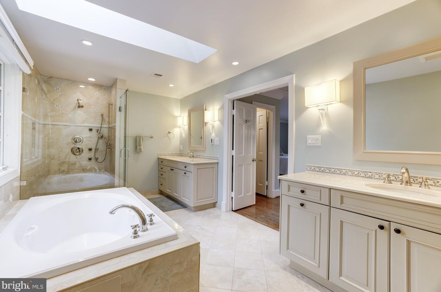 8001 Greenwich Wood Dr, Mc Lean VA 22102-1332 exterior