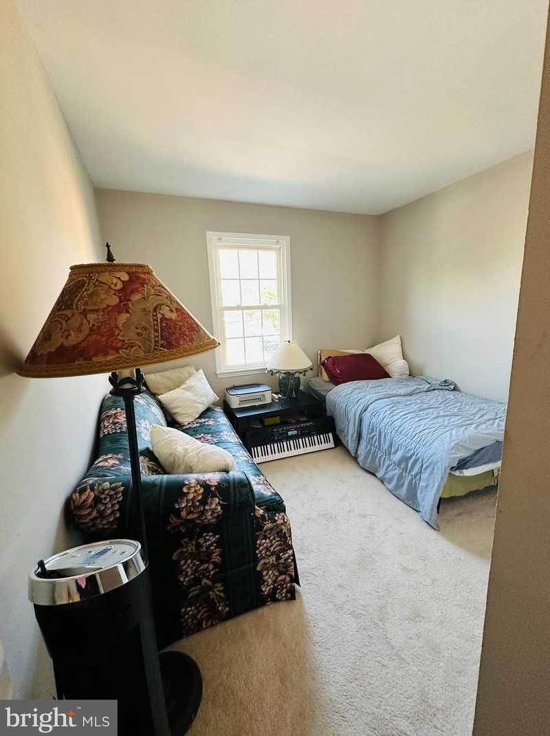 14561 Golden Oak Rd, Centreville VA  20121-2261 exterior