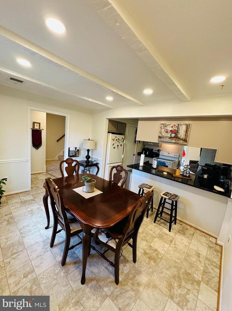 14561 Golden Oak Rd, Centreville VA  20121-2261 exterior