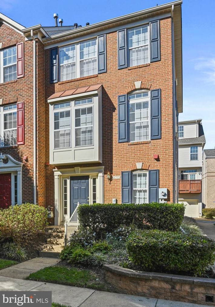 2710 Manhattan Pl, Vienna VA  22180-7340 exterior