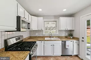 8902 Sylvania St, Lorton, VA 22079 - Photo 7