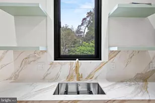 1205 Crest Ln, McLean, VA 22101 - Photo 9